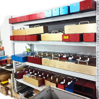 16G डेटा स्टोरेज स्पेस रेट्रोरेफ्लेक्टर मीटर 3 प्रतिशत से कम दोहराव माप त्रुटि और समग्र आयतन 700mm X 135mm X 115mm परीक्षण अनुप्रयोगों के लिए डिज़ाइन किया गया